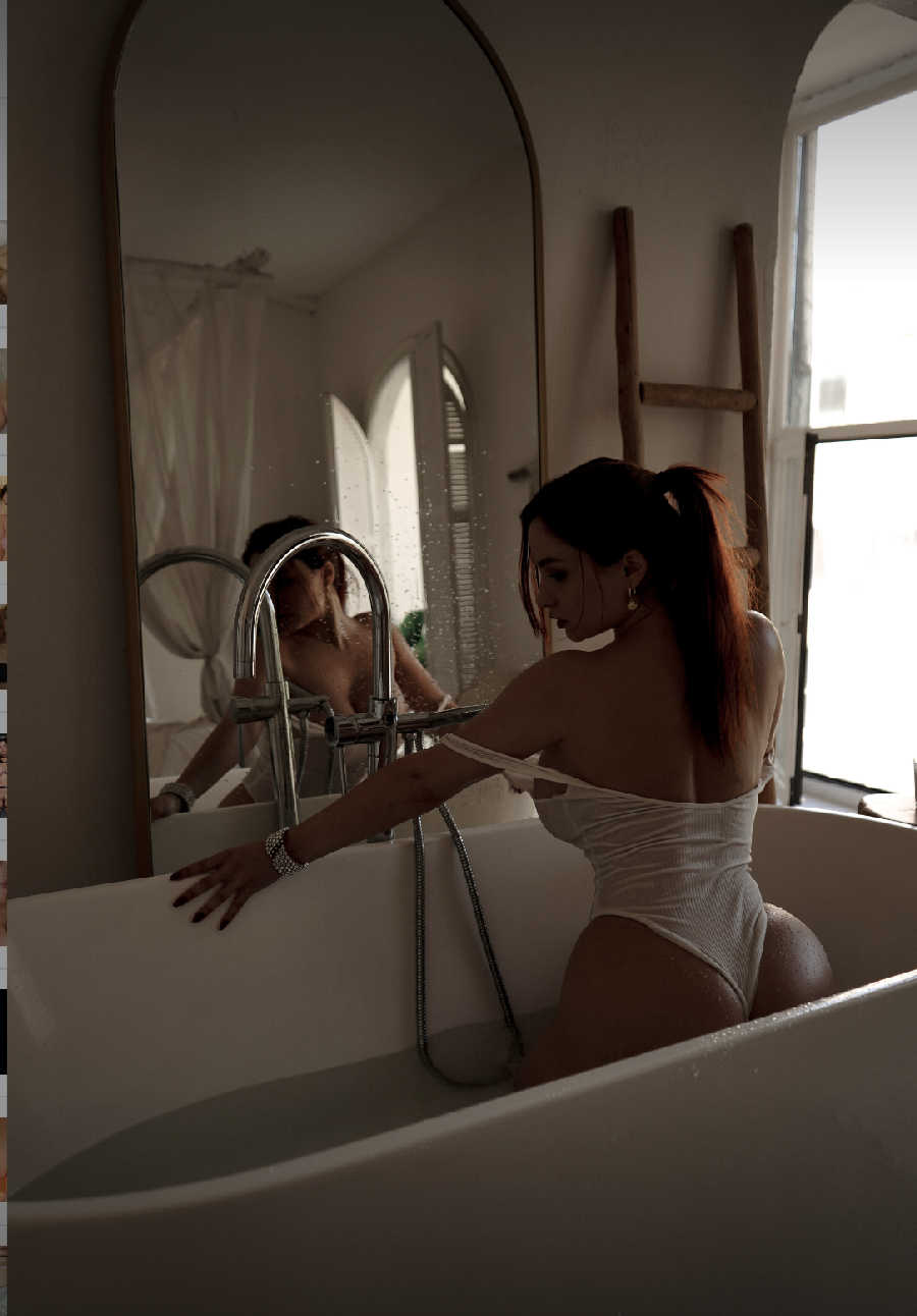 A playful frame from Miranda Faith nude — online in Jaipur